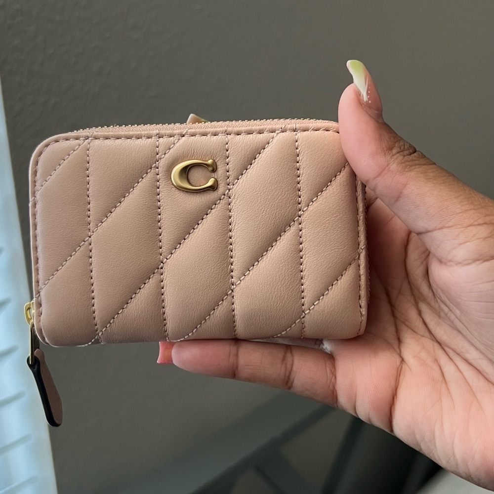 Small Zip Around Card Case w/ Pillow Quilting Cream/Brass